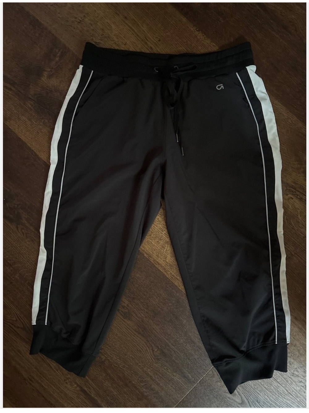 Women’s GAP Cropped Joggers lightweight Stretchy pants Size Small